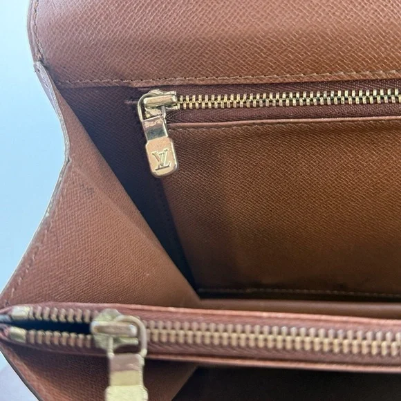 Louis Vuitton Brown and Gold Monogram Métis Authentic.